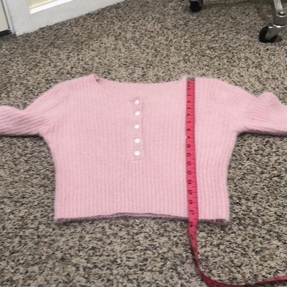 Francesca’s Collection Cropped Sweater Size Small Fuzzy Eyelash Pink Pearl - Picture 8 of 9
